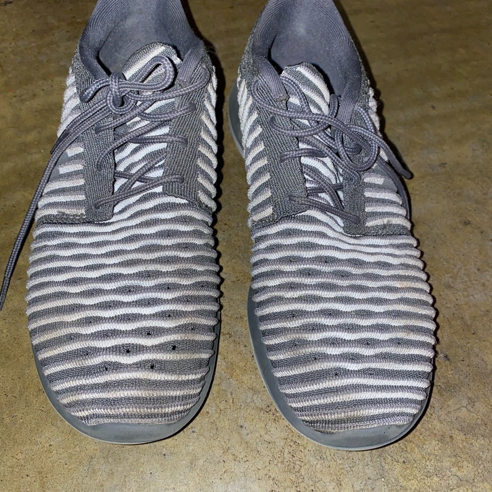 Grey Nike’s - Picture 3 of 6